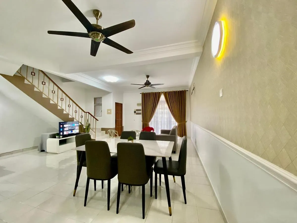 Villa Comfy Sutera Seberang Jaya à Kampong Belah Dua